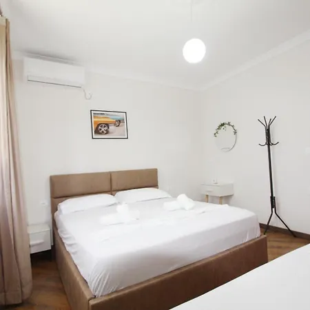 Reve De 3* Тирана