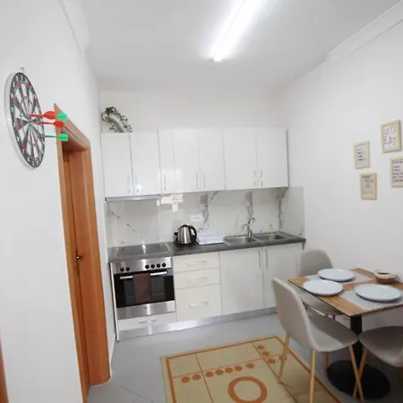 Reve De 3* Тирана