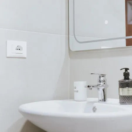 Reve De 3* Тирана