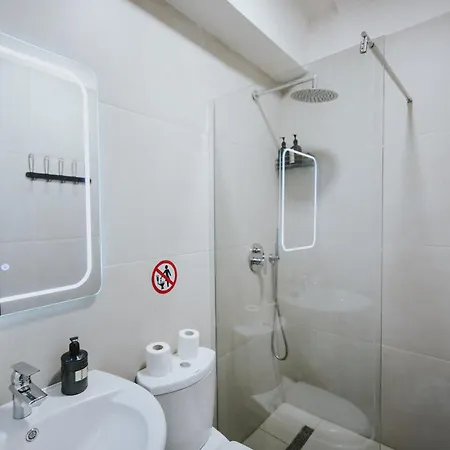 Reve De 3* Тирана