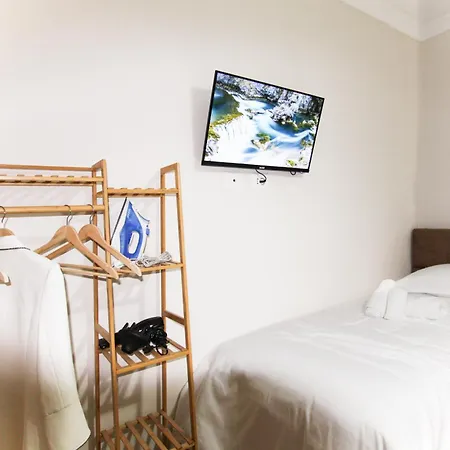 Reve De Hotel Tirana