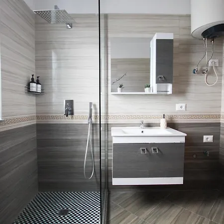 Reve De Hotel Tirana