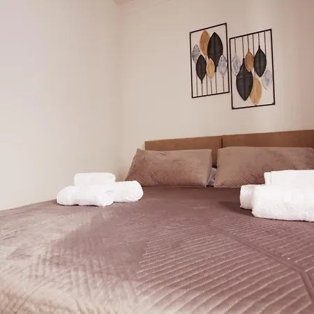 Reve De Hotel Tirana