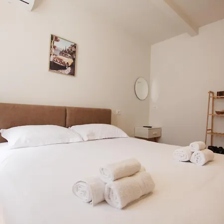 Reve De Hotel Tirana