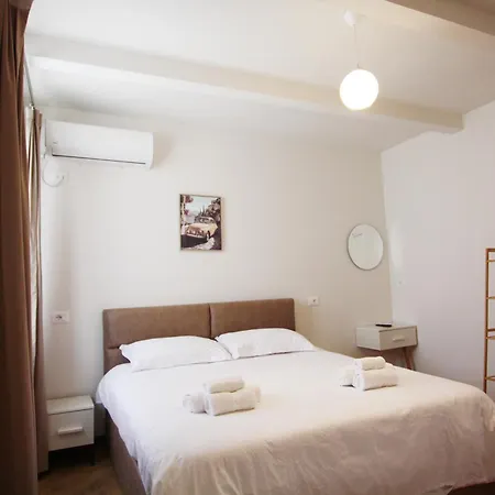 Reve De Hotel